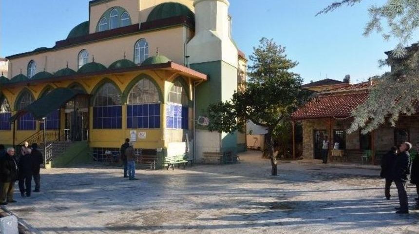 42 Evler Merkez Camii&rsquo;ne &Ccedil;evre D&uuml;zenlemesi Yapıldı