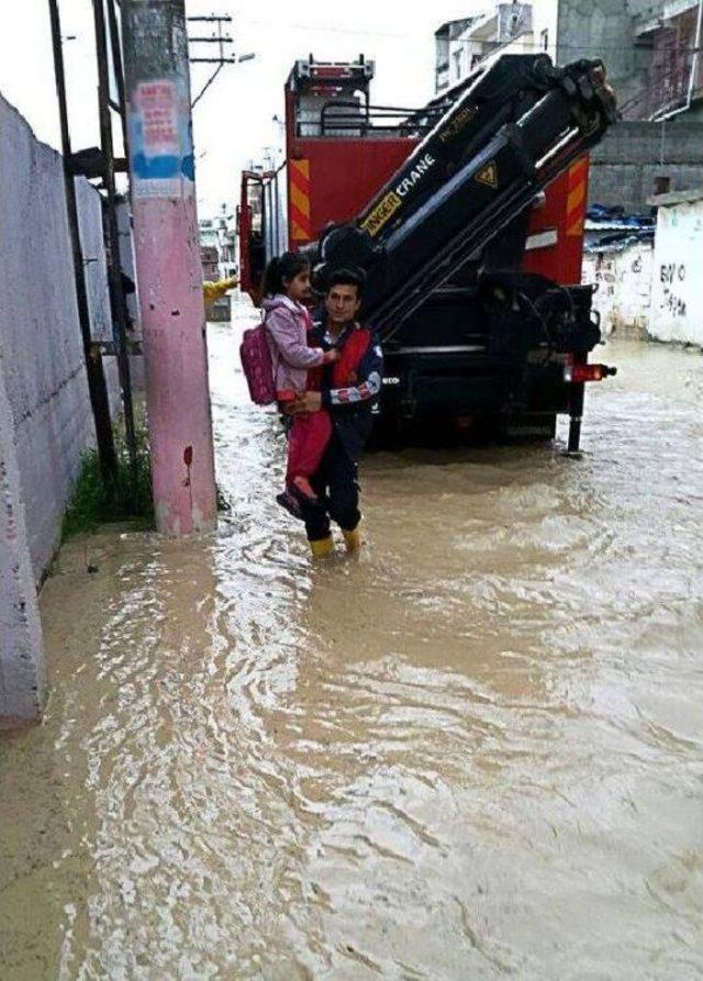 Öğrenciler Mahsur Kaldı, Itfaiye Arazözle Kurtardı