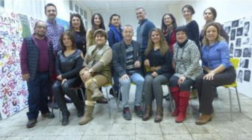 A&uuml; Personel Tiyatrosu Perdelerini Aralıyor