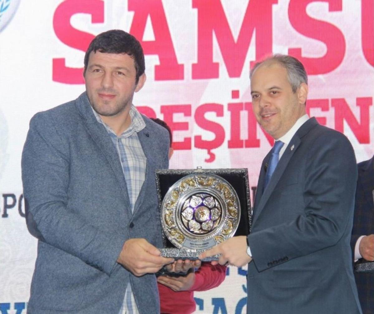 Bakan Kılı&ccedil;, Gen&ccedil; G&uuml;reş&ccedil;ileri &Ouml;d&uuml;llendirdi