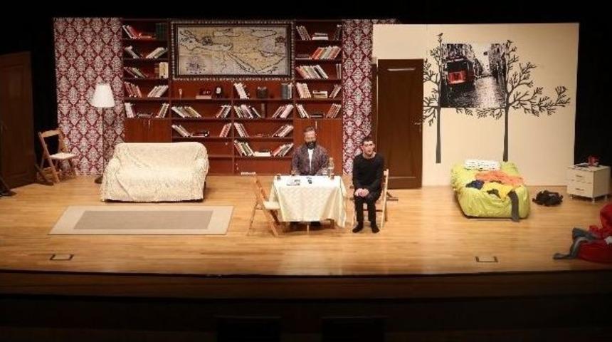 &ldquo;beni Affet Anne" İsimli Tiyatro Oyununun Galası Esenler&rsquo;de Yapıldı