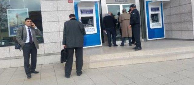 Pendik'te Banka Soygunu Girişimi: 2 Yaralı (1)