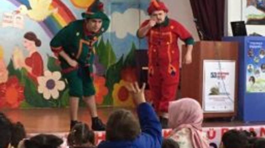 Minikler Hacivat Ve Karag&ouml;z&rsquo;le Eğlendi