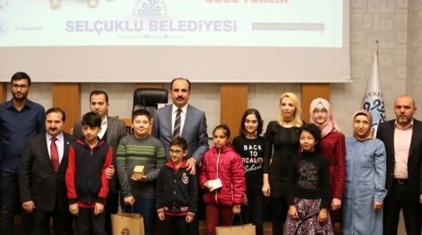 Başkan Altay, Kitapseverleri &Ouml;d&uuml;llendirdi