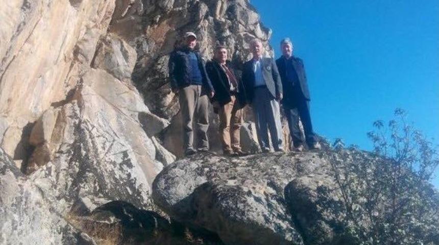 K&uuml;tahya Dağcılık Federasyonu Yetkilileri, Tırmanmaya Elverişli Olan Kayalıkları İnceledi