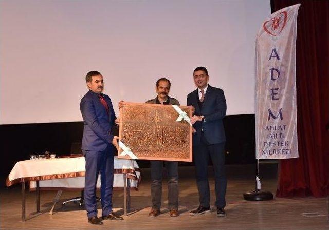 Yazar Bülent Akyürek Ahlat’ta Konferans Verdi