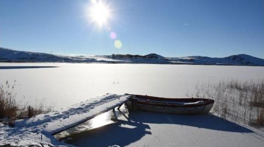 Sivas'ta Hafik Ve T&ouml;d&uuml;rge G&ouml;lleri Buz Tuttu