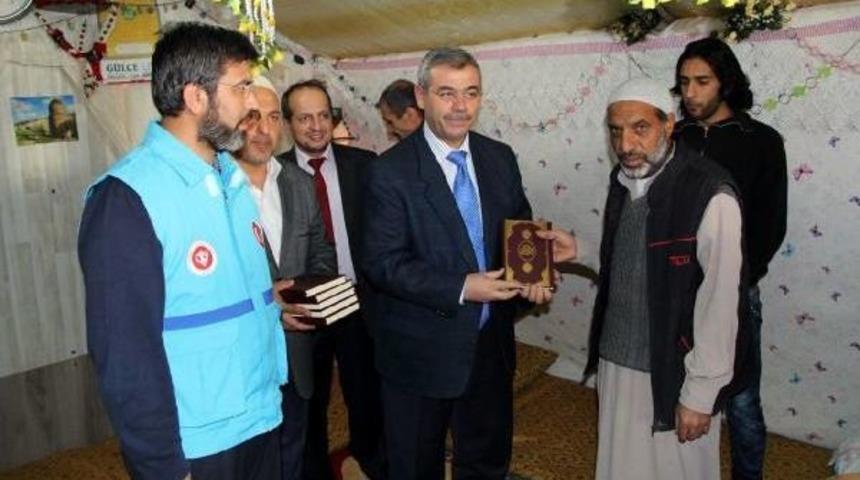 Suriyeli Sığınmacılara 5 Bin  Kuran-I Kerim Hediye Edildi