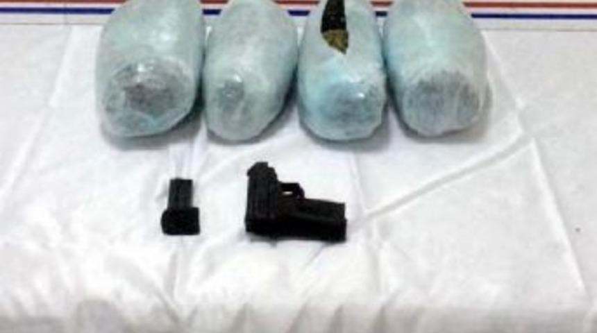 Otob&uuml;ste 5 Kilo 300 Gram Esrar Ele Ge&ccedil;irildi