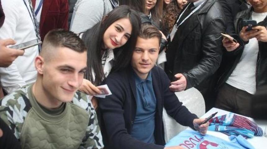Trabzonsporlu Yusuf Erdoğan Ve Bero Imza G&uuml;n&uuml;ne Katıldı