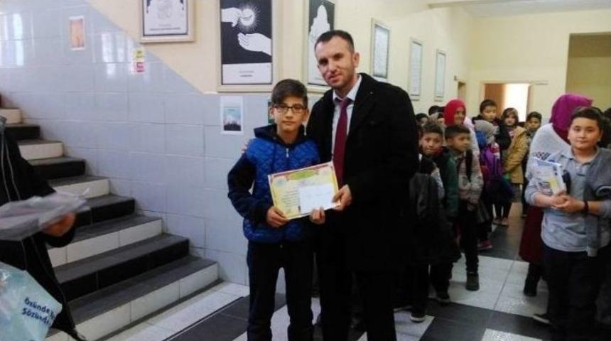 Başarılı &Ouml;ğrenciler &Ouml;d&uuml;llendirildi
