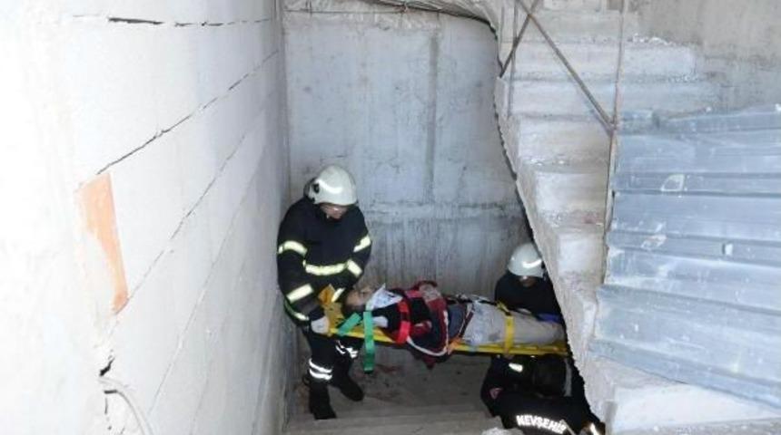 Asans&ouml;r Boşluğuna D&uuml;şen Iş&ccedil;i &Ouml;ld&uuml;