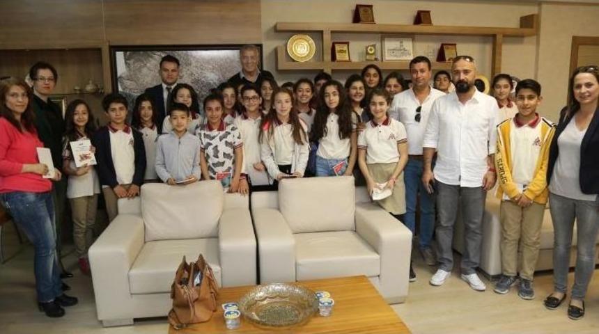 &Ouml;ğrenciler Başkan Tarhan&rsquo;a Projelerini Anlattı