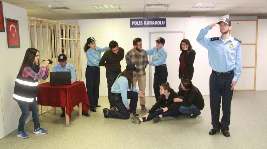 Şehir Tiyatrosu &Ccedil;alışmalarına Devam Ediyor