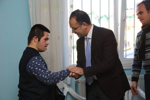 Uşak Belediyesi Engelli Gen&ccedil;lere Umut Oluyor 1