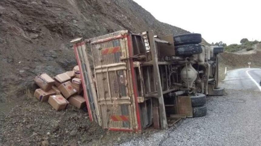 Dinamit Y&uuml;kl&uuml; Kamyon Kaza Yaptı