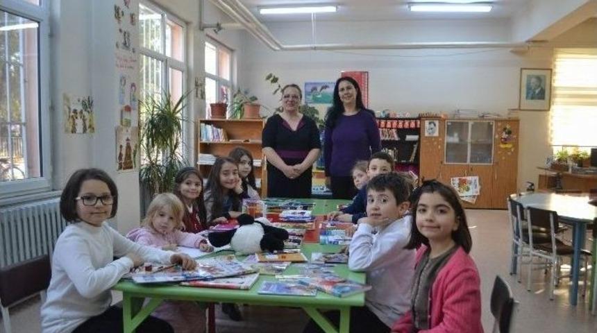 K&uuml;t&uuml;phanede &lsquo;hikaye Ve Masal G&uuml;n&uuml;&rsquo; Etkinliği