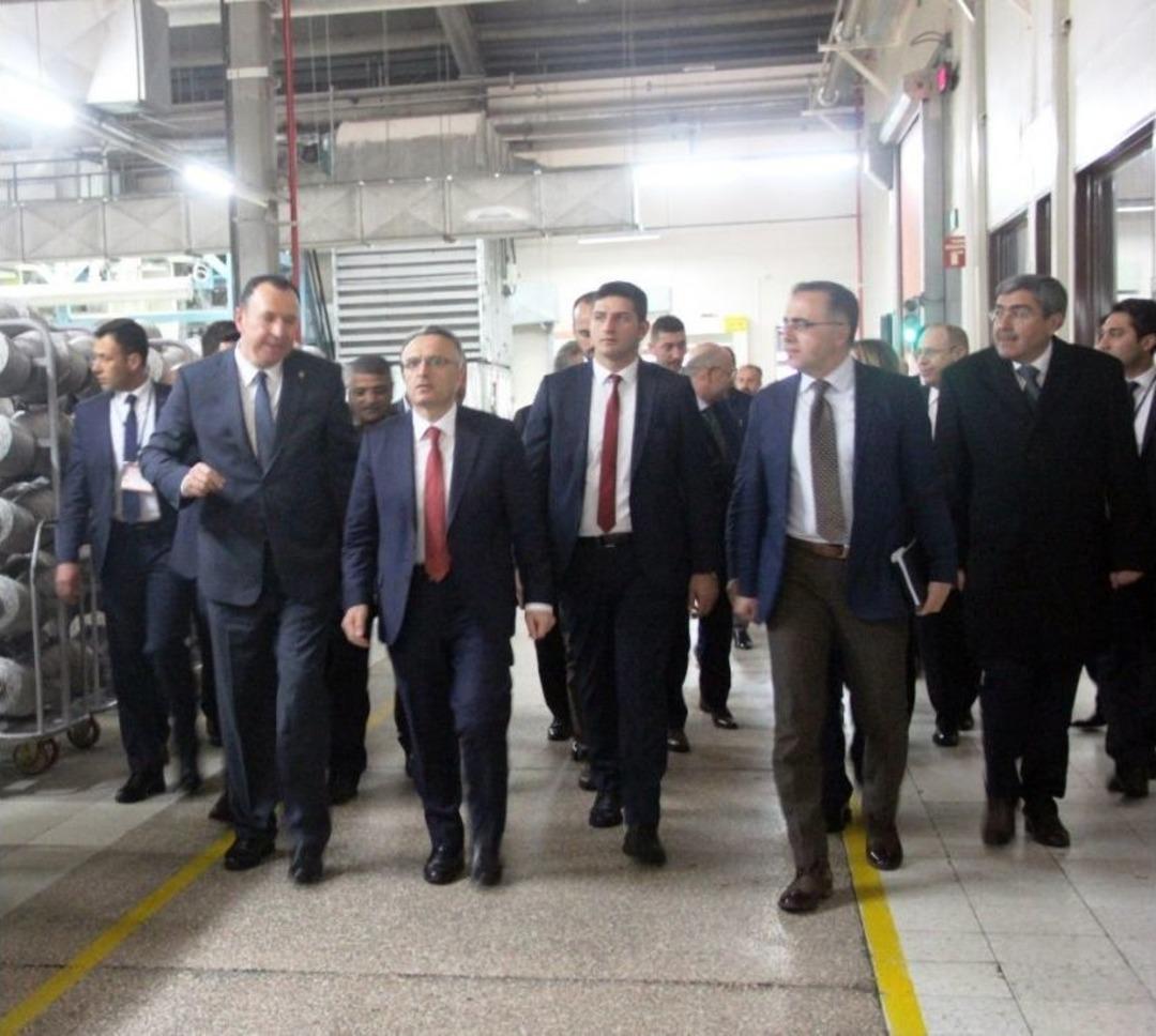 Bakan Ağbal Fabrika İş&ccedil;ileriyle Buluştu