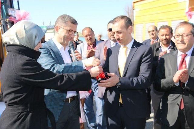 Üsküdar Belediyesinden Edremit’e Araç Desteği