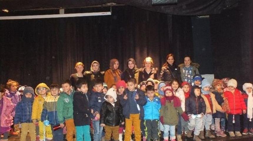 Malazgirtli &Ouml;ğrencilerin Sinema Keyfi