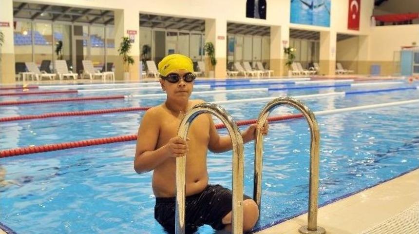 Mamak Belediyesi Y&uuml;zme Havuzu Kış Aylarında Da Hizmete Devam Ediyor