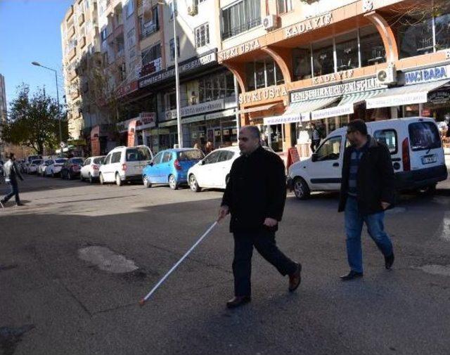 Diyarbakır'da Trafik Işıklarındaki Çift Dilli Sesli Uyarı, Engellileri Memnun Etti