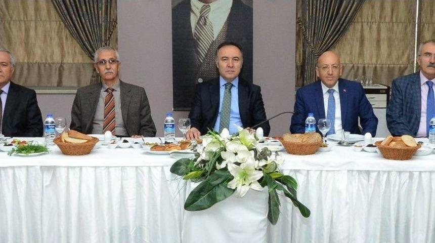 Vali Altıparmak, Kurum M&uuml;d&uuml;rleri İle Biraraya Geldi