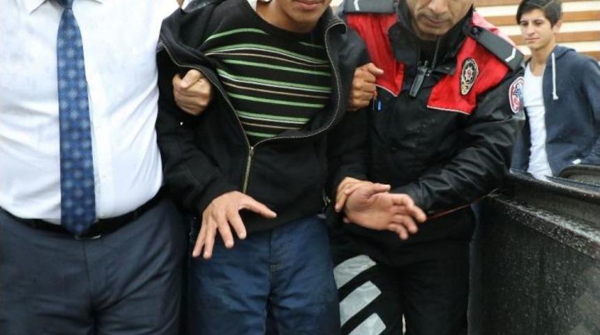 Polisin Ölümün Kıyısından Aldığı Engelli Gençten Teşekkür Yerine Sitem