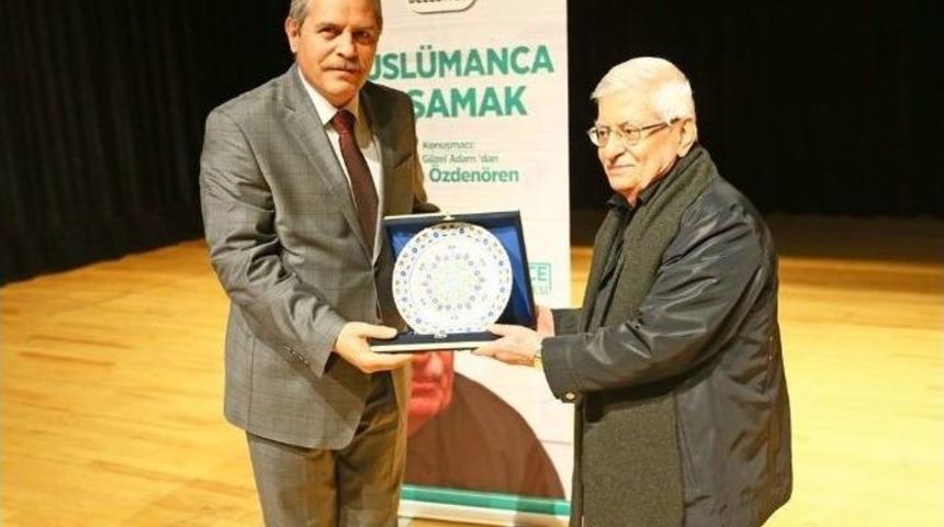 Rasim &Ouml;zden&ouml;ren: Başkalarının Yanlışlıklarıyla Uğraşmaktan Kendi Doğrularımızı S&ouml;yleyemiyoruz