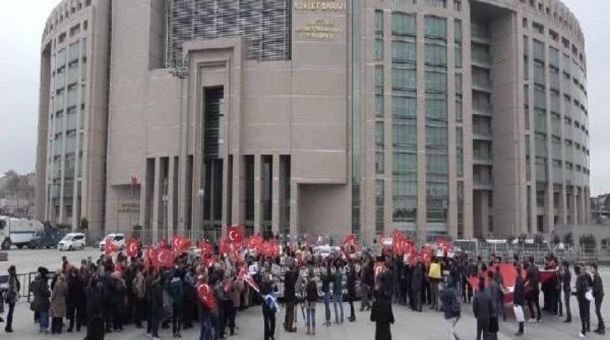 Tutuklu Hava Harp Okulu &Ouml;ğrencilerinin Aileleri Eylem Yaptı