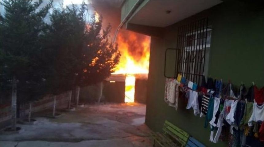 &Uuml;mraniye&rsquo;de Gecekondu Yangını