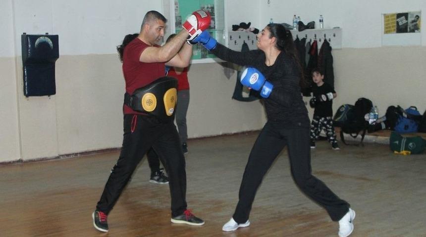 Geleceğin Milli Boks&ouml;rlerini Yetiştiriyor