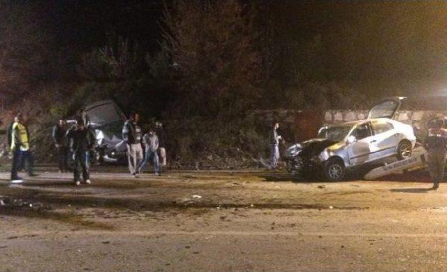 Denizli'de Trafik Kazası: 2 Üniversiteli Öldü, 4 Yaralı