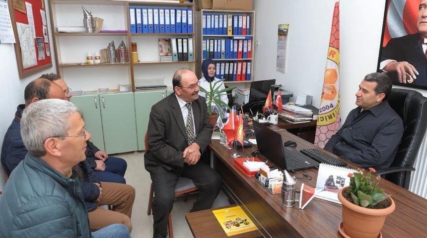 Vali Azmi Çelik, Eskişehir Arı Yetiştiricileri Birliği’ni Ziyaret Etti