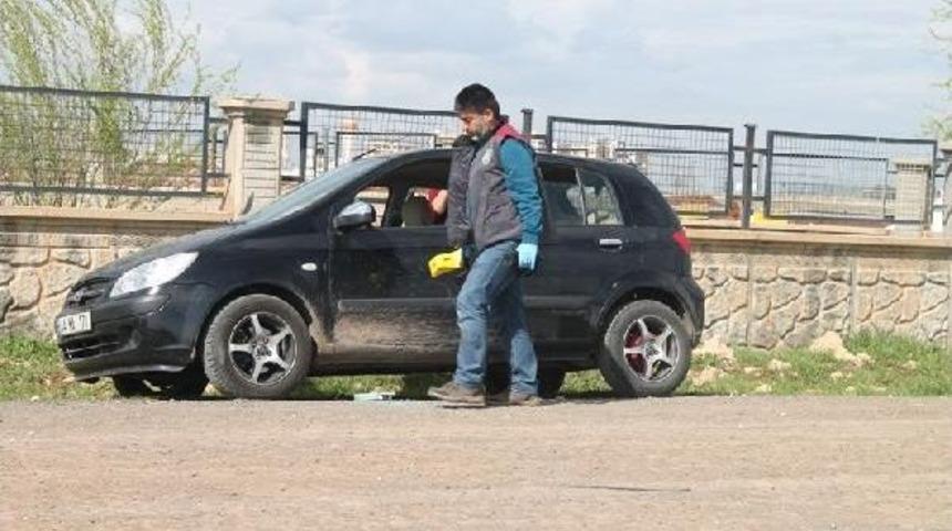 Otomobilinde Intihar Etti