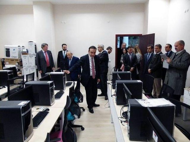 Kırklareli Üniversitesi’nde Kariyer Merkezi Açıldı