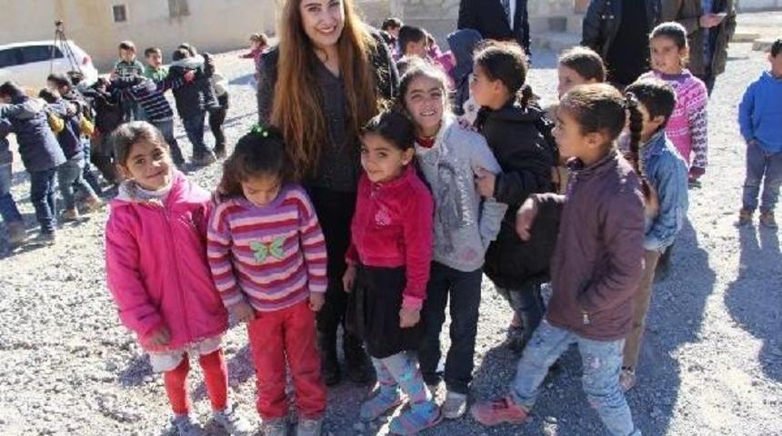 Okula Terlikle Gidiyorlar