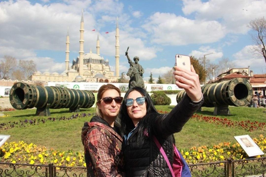 Selimiye&rsquo;nin G&ouml;lgesinde 585 Yıllık Bir Destan