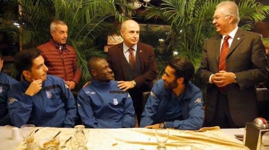 Başkan Akg&uuml;n: "amacımız Futbolda Da &Ouml;nc&uuml; Olmak"