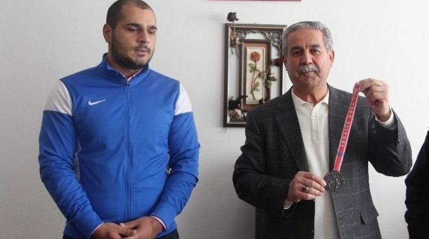 Boks&ouml;r Aziz Mutlu&rsquo;nun Hedefi T&uuml;rkiye Şampiyonluğu