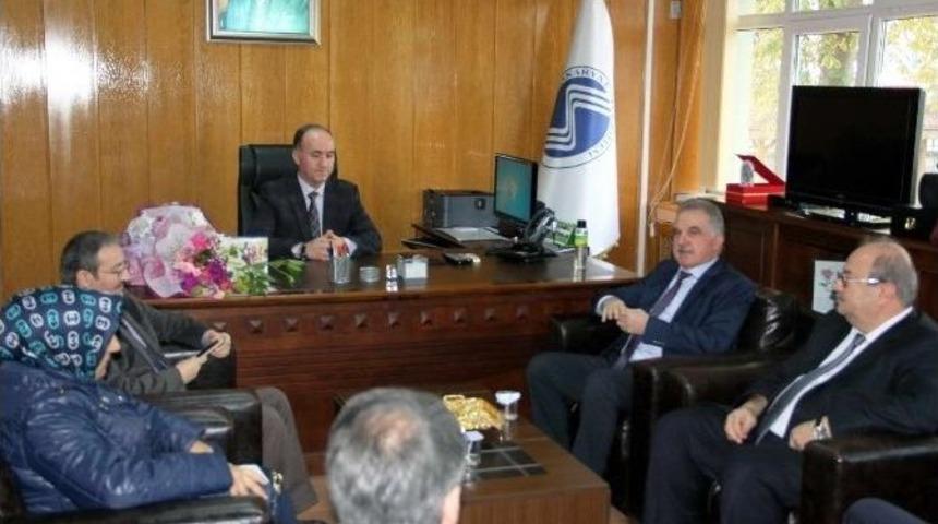 Saü İlahiyat Fakültesi’nde Dekanlık Devir Teslim Töreni Yapıldı