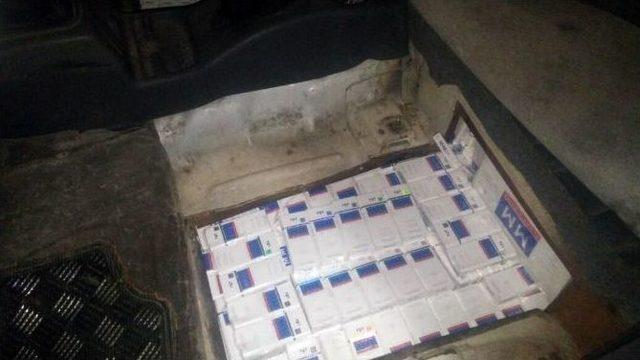 Hafif Ticari Araçtan 4 Bin 300 Paket Kaçak Sigara Çıktı