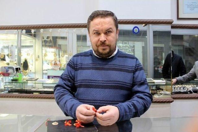 (&ouml;zel Haber) Dolar Bozduran Parasını Altına Yatırıyor 1