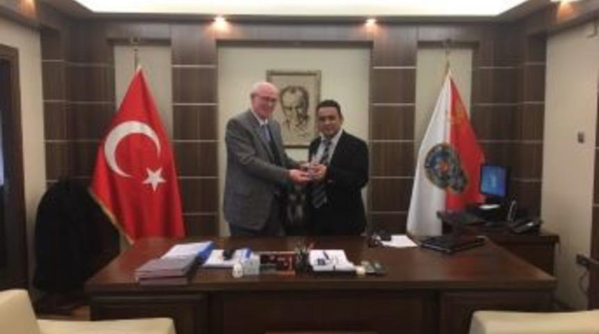 Başkan Kurt, İl&ccedil;e Emniyet M&uuml;d&uuml;r&uuml; D&ouml;nmez&rsquo;i Ziyaret Etti