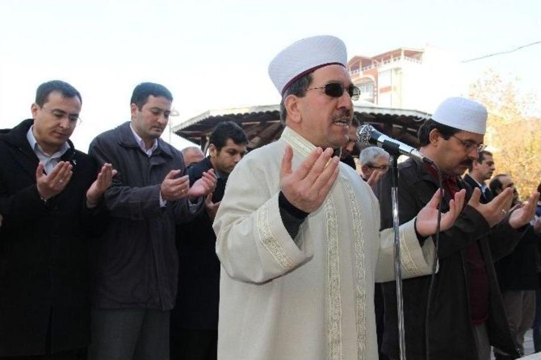 Eller Semaya Halep İ&ccedil;in A&ccedil;ıldı