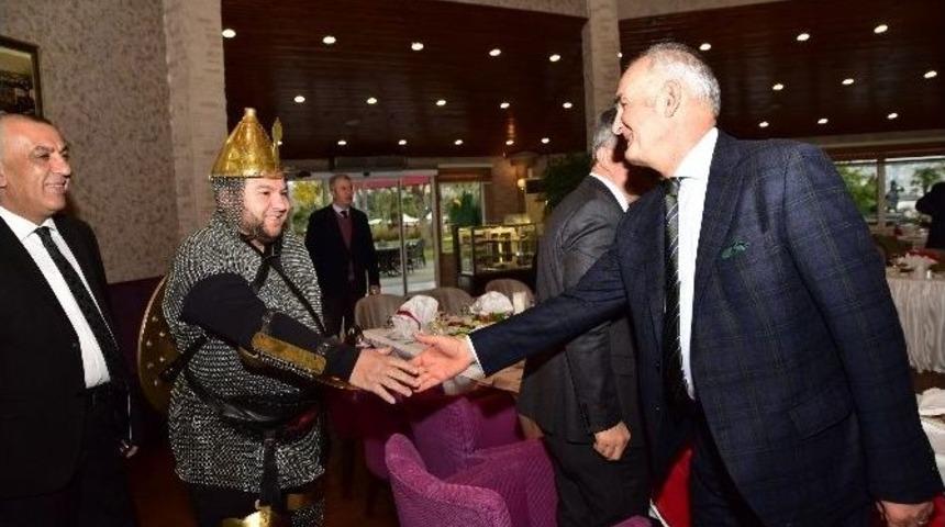 Başkan Yılmaz&rsquo;dan Romanlara Jest