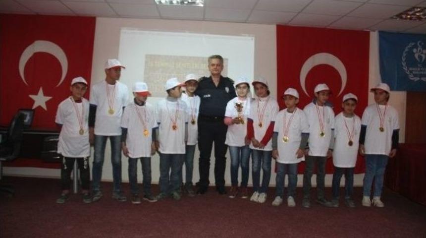 M&uuml;lteci &Ccedil;ocuklar Kardeşlik İ&ccedil;in Yarıştı