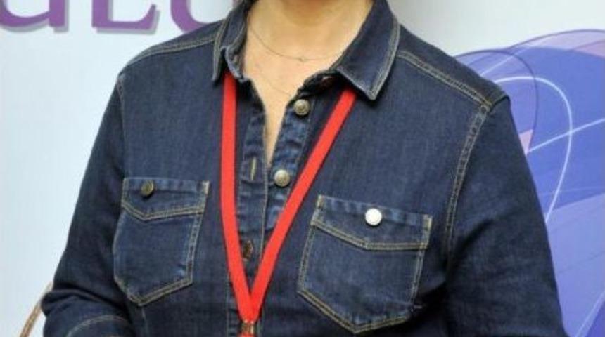 Prof. Dr. İlter: Akne Bir Hastalıktır, Ilaçla Tedavi Edilir