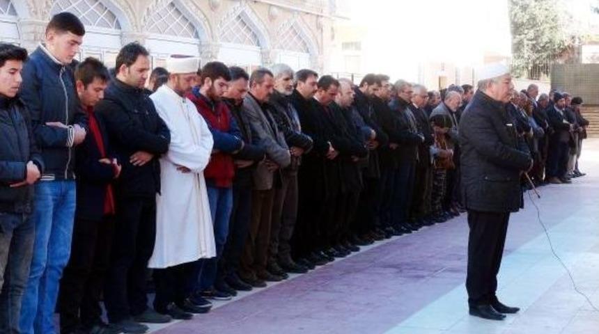 Halep'te Ölenler Için Kilis'te Gıyabi Cenaze Namazı