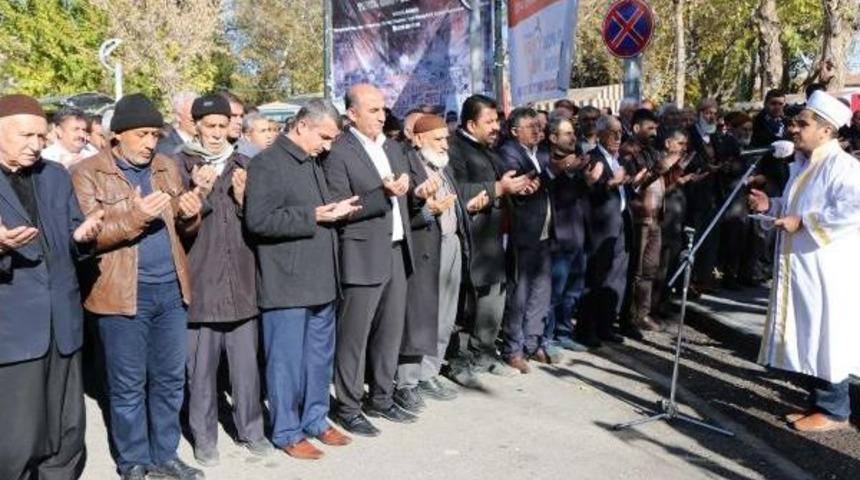 Adıyaman'da, Halep'teki Suriyeliler I&ccedil;in Gıyabi Cenaze Namazı